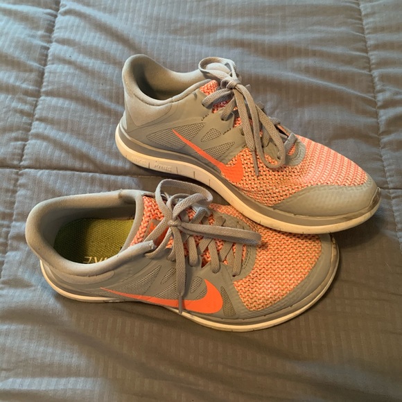 Nike Women’s Sneakers - Picture 3 of 4